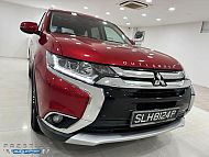Mitsubishi Outlander 2.4 CVT 4WD Sunroof Facelift 2016 Red Rear Entertainment